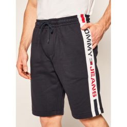 Szorty sportowe Tommy Jeans Branded Tape DM0DM07881. Szare spodenki sportowe męskie Tommy Jeans, m, bez wzorów, z bawełny, sportowe. W wyprzedaży za 219,00 zł.
