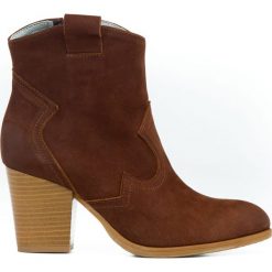Nubukowe kowbojki na obcasie - skóra naturalna - model 471 - kolor brąz przecierka. Botki damskie Zapato, ze skóry, bez obcasa, na obcasie, bez zapięcia. W wyprzedaży za 299,25 zł.