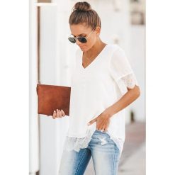 Damski t-shirt ALMARA WHITE. Białe t-shirty damskie IVET, w koronkowe wzory, z koronki, bez kołnierzyka. W wyprzedaży za 59,00 zł.