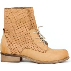 Botki - skóra naturalna - model 460 - kolor camelowy. Botki damskie Zapato, ze skóry, bez obcasa, bez zapięcia. W wyprzedaży za 259,35 zł.