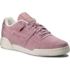 Buty Reebok - Workout Lo Plus CN4623 Infused Lilac/Chalk/Rose. Różowe półbuty damskie Reebok, na co dzień, bez wzorów, ze skóry, bez obcasa, na płaskiej podeszwie, bez zapięcia. W wyprzedaży za 279,00 zł.
