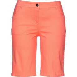 Bermudy ze stretchem bonprix łososiowy. Pomarańczowe szorty damskie bonprix. Za 64,99 zł.