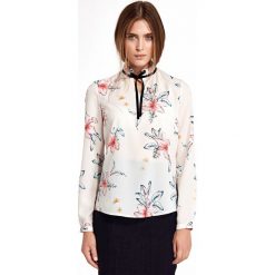 Elegancka bluzka w kwiaty ecru. Bluzki damskie e-margeritka.pl, s, w kwiaty, z poliesteru, eleganckie, z krótkim rękawem, długie, bez kaptura. Za 118,99 zł.