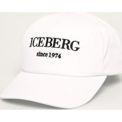 Iceberg - Czapka. Niebieskie czapki męskie Iceberg, z aplikacjami, z bawełny. W wyprzedaży za 239,90 zł.