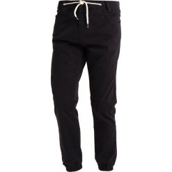 Chinosy męskie: Makia NAUTICAL Spodnie materiałowe black
