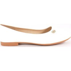 BALERINY DAMSKIE GOF JX19 BIA L. Baleriny damskie GOFC, bez wzorów, ze skóry ekologicznej, bez obcasa. Za 39,00 zł.