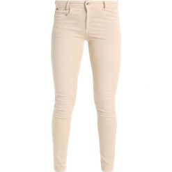 GStar DSTAQ 5PKT MID SKINNY COJ Jeans Skinny Fit ivory. Brązowe jeansy damskie relaxed fit marki G-Star. W wyprzedaży za 503,10 zł.