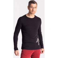 Czarny longsleeve męski z logo marki na dole - Czarny. Czarne bluzy męskie Armani Jeans, s, z nadrukiem, z bawełny, z okrągłym kołnierzem, bez rękawów, bez kaptura. Za 199,60 zł.