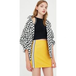 Minispódniczka z lampasami. Szare spódniczki marki Pull&Bear. Za 29,90 zł.