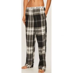 Dkny - Spodnie piżamowe. Czerwone piżamy damskie DKNY, s, z bawełny. Za 319,90 zł.