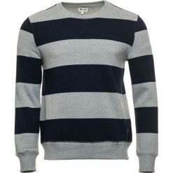 Mustang bluza męska, M, szara. Szare bluzy męskie Mustang, m, w paski, bez kołnierzyka, bez rękawów, bez kaptura. W wyprzedaży za 189,00 zł.