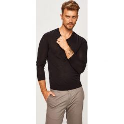 Armani Exchange - Sweter. Czarne swetry męskie Armani Exchange, m, bez wzorów, z wełny, bez kołnierzyka, bez kaptura. Za 399,90 zł.