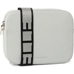 Torebka COCCINELLE - FV3 Mini Bag E5 FV3 55 M3 07 Chalk N11. Białe listonoszki damskie Coccinelle, z aplikacjami, ze skóry, zdobione, bez dodatków. Za 899,00 zł.