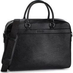 Torba na laptopa GUESS - City HM6715 POL93 BLA. Czarne torby męskie skórzane Guess, z aplikacjami, ze skóry ekologicznej. W wyprzedaży za 549,00 zł.