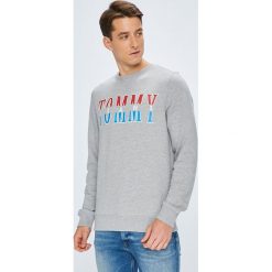 Tommy Jeans - Bluza. Szare bejsbolówki męskie Tommy Jeans, l, z nadrukiem, z bawełny, bez kaptura. W wyprzedaży za 239,90 zł.