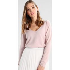 Swetry klasyczne damskie: Rosemunde Sweter vintage powder