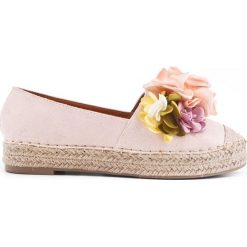 Espadryle damskie z kolorowymi kwiatkami różowe (38). Różowe espadryle damskie Estetino, w kwiaty, z zamszu, bez obcasa. Za 79,00 zł.