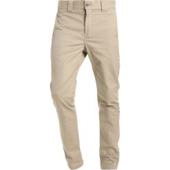 Dickies SLIM SKINNY WORK PANT Chinosy british tan. Pomarańczowe bez kategorii Dickies, z elastanu. Za 239,00 zł.