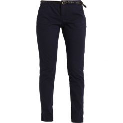 Chinosy damskie: Vero Moda Petite VMFLAME PANTS Chinosy night sky
