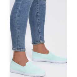 Miętowe Tenisówki Dressing. Zielone buty sportowe damskie Renee, bez wzorów, bez zapięcia. Za 49,99 zł.