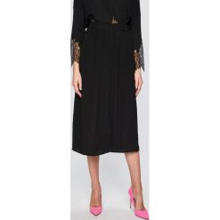 Vero Moda - Spódnica. Czarne spódniczki damskie s, z wiskozy, midi, rozkloszowane. W wyprzedaży za 69,90 zł.