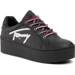 Sneakersy TOMMY JEANS - Tommy Icon Signature Flatform EN0EN00689 Black BDS. Czarne półbuty damskie Tommy Jeans, z jeansu. W wyprzedaży za 299,00 zł.