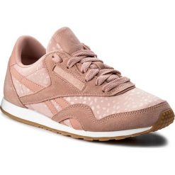 Buty Reebok - Cl Nylon Slim Txt Lux BS9447 Chalk Pink/White/Gum. Różowe półbuty damskie Reebok, na co dzień, bez wzorów, ze skóry, bez obcasa, na płaskiej podeszwie, bez zapięcia. W wyprzedaży za 219,00 zł.