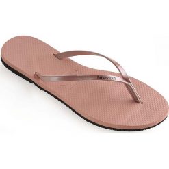 Havaianas - Japonki. Różowe klapki damskie Havaianas, bez wzorów, ze skóry, bez obcasa, na obcasie. W wyprzedaży za 79,90 zł.