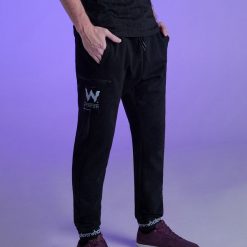 Spodnie joggery z kolekcji Whatever - Czarny. Czarne spodnie męskie Cropp, s, bez wzorów. W wyprzedaży za 69,99 zł.
