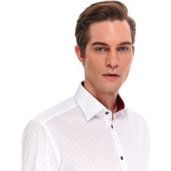 Koszula wzorzysta dopasowany krój. Białe koszule męskie Top Secret, na wiosnę, m, bez wzorów, z materiału, eleganckie, bez kołnierzyka, z długim rękawem. Za 119,99 zł.