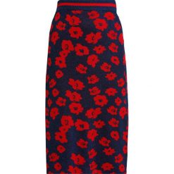 Baum und Pferdgarten CHANTEL Spódnica trapezowa navy poppy. Niebieskie spódniczki trapezowe marki Baum und Pferdgarten, l, z materiału. Za 879,00 zł.