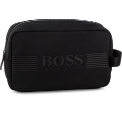 Kosmetyczka BOSS - Pixel Washbag 50332714 001. Czarne kosmetyczki męskie Boss, bez wzorów, z tkaniny. W wyprzedaży za 289,00 zł.