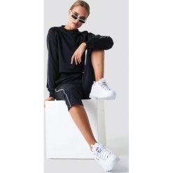 NA-KD Spodnie sportowe - Black. Czarne bryczesy damskie marki NA-KD, z poliesteru. W wyprzedaży za 70,97 zł.