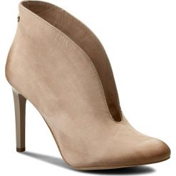 Szpilki CARINII - B3255 504-000-000-A92. Brązowe buty zimowe damskie marki Carinii, z nubiku. W wyprzedaży za 239,00 zł.
