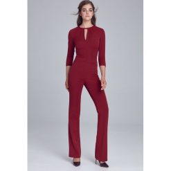 Kombinezon z rozcięciem na dekolcie km12 - bordo. Kombinezony damskie NIFE, bez wzorów, z wiskozy, eleganckie, bez kołnierzyka, bez rękawów. Za 143,00 zł.