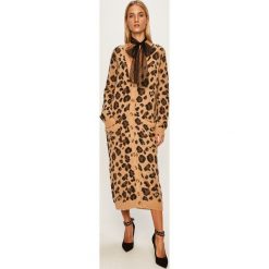 Red Valentino - Sweter. Czerwone swetry damskie Red Valentino, s, bez wzorów, z bawełny, bez rękawów, bez kaptura. Za 3399,00 zł.