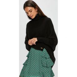 Pepe Jeans - Sweter. Czarne swetry damskie Pepe Jeans, s, bez wzorów, z elastanu, bez rękawów. W wyprzedaży za 159,90 zł.
