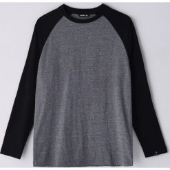 Koszulka longsleeve z bawełny organicznej -. T-shirty męskie Cropp, s, bez wzorów, z bawełny, bez kołnierzyka, długie. Za 39,99 zł.