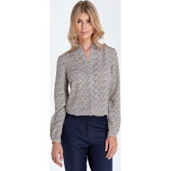 Ecru Elegancka Koszulowa Bluzka z Dekoltem w Szpic w Łączkę. Szare bluzki damskie marki Molly.pl, s, eleganckie, z klasycznym kołnierzykiem. Za 121,90 zł.