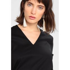 Bluzki damskie: Selected Femme SLFZOE VNECK Bluzka black