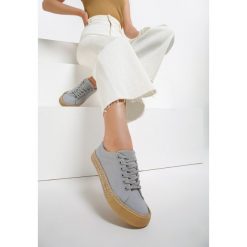 Szare Trampki She's Freaky. Szare espadryle damskie Renee, bez wzorów, bez zapięcia. W wyprzedaży za 54,99 zł.