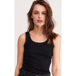 Top z bawełny organicznej - Czarny. Czarne topy damskie Reserved, s, bez wzorów, z bawełny, bez kołnierzyka. Za 19,99 zł.
