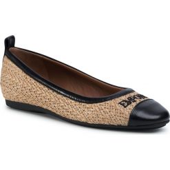 Baleriny EMPORIO ARMANI - X3D242 XM330 P927 Naturale/Nero. Brązowe baleriny damskie Emporio Armani, bez wzorów, ze skóry, bez obcasa, bez zapięcia. W wyprzedaży za 879,00 zł.