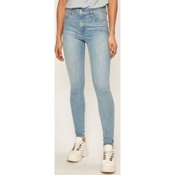 Levi's - Jeansy 720. Czerwone jeansy damskie Levi's®, s, z podwyższonym stanem. W wyprzedaży za 379,90 zł.