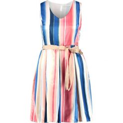 Gaudi DRESS Sukienka koktajlowa aprikot blush. Pomarańczowe sukienki damskie marki Gaudi, bez wzorów, z poliesteru, wizytowe, bez kołnierzyka, bez rękawów. Za 589,00 zł.
