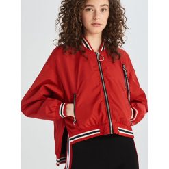 Kurtka bomber - Czerwony. Czerwone kurtki damskie marki Sinsay, s, bez wzorów, bez kaptura. Za 139,99 zł.