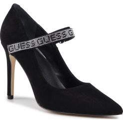 Szpilki GUESS - Bakeri FL8BAI SUE08 BLACK. Czarne półbuty damskie Guess, z aplikacjami, z zamszu, eleganckie, bez obcasa, na obcasie, bez zapięcia. W wyprzedaży za 539,00 zł.