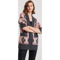 Kardigan w romby - Wielobarwny. Swetry damskie Reserved, s, bez wzorów. Za 199,99 zł.