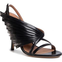 Sandały EMPORIO ARMANI - X3P722 XF442 00002 Black. Czarne klapki damskie Emporio Armani, z aplikacjami, ze skóry, bez obcasa, na obcasie. W wyprzedaży za 919,00 zł.
