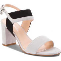 Sandały SOLO FEMME - 82422-33-G15/020-07-00 Szary/Czarny. Szare klapki damskie Solo Femme, bez wzorów, ze skóry, bez obcasa, na obcasie. W wyprzedaży za 199,00 zł.